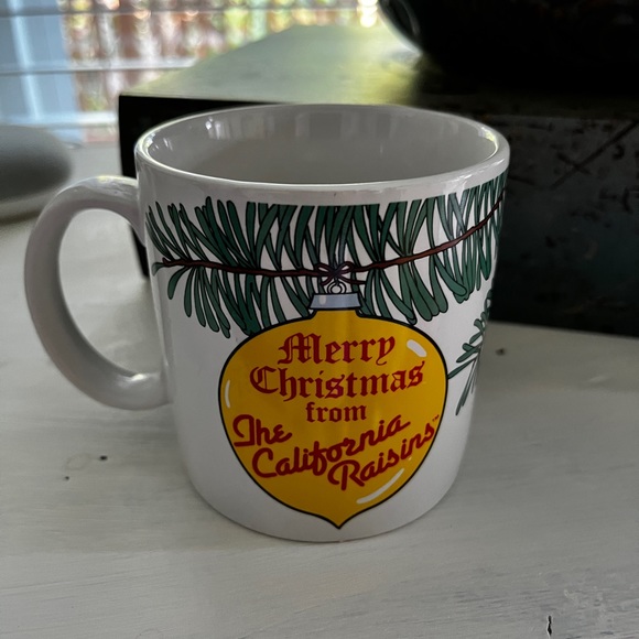 THE CALIFORNIA RAISINS 80’s Christmas Coffee Mug - Picture 2 of 4